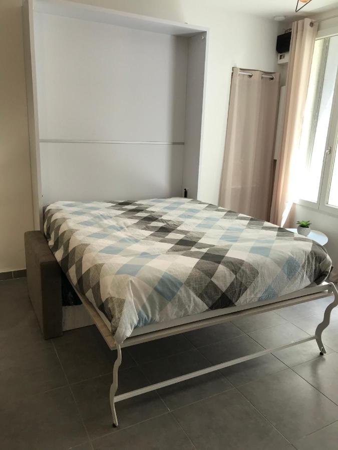 Le Benedictins Apartment Nimes Exterior photo